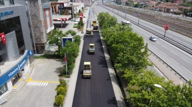 İzmit'te Valilik Önü Yan Yolu Bir Günde Asfaltlandı