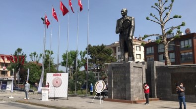 19 Mayıs Düzce'de Sade Bir Törenle Kutlandı