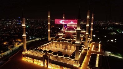 Çamlıca Camii Kadir Gecesi'nde Havadan Görüntülendi