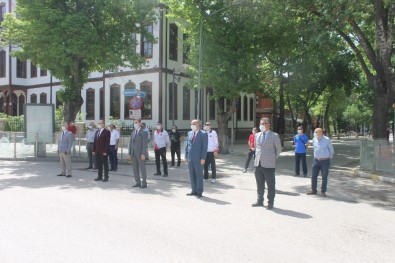 Çankırı'da Sosyal Mesafeli Çelenk Töreni
