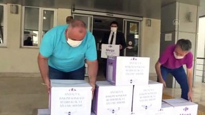 Devlet Korumasında Yetişen 2 Kişi Yardımları İle Kader Arkadaşlarının Gönlüne Dokunuyor