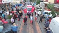 Gaziosmanpaşa'da Saat 19.19'Da Tüm Balkonlardan İstiklal Marşı Sesleri Yükseldi