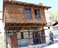Sırlarla Dolu Köy Evindeki Şekillerin Gizemi Çözülemiyor Haberi