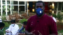 Sudan'da Gönüllülerden Kovid-19 İle Mücadele Eden Sağlık Çalışanlarına İftar İçin Kumanya