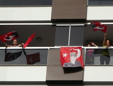 Tüm Türkiye saat 19.19’da balkonlardan İstiklal Marşı’nı seslendirecek