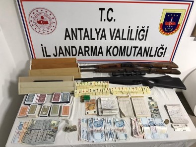 Antalya'da Kumar Baskınına 160 Bin TL Para Cezası