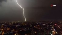 İstanbul'da Geceyi Aydınlatan Şimşekler Havadan Görüntülendi