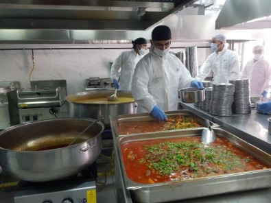 (Özel) Küçükçekmece'de Son Bir Ayda 32 Bin Porsiyon Yemek Hizmeti