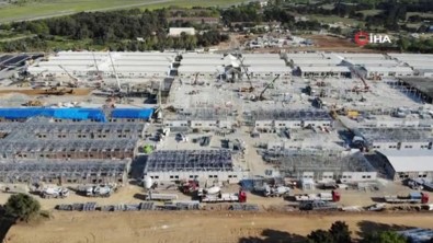Sancaktepe'deki Pandemi Hastanesinin Duvar Ve Çatıları Yerleştirilmeye Başlandı