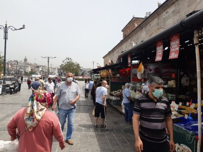 Eminönü'nde Bayram Alışverişi Yoğunluğu
