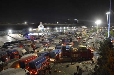 Kısıtlamasının Ardından Bayrampaşa Halinde Hareketlilik Yaşandı