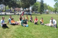 Park, Bahçe, Oyun Alanları Ve Deniz Açıklaması Hepsi Miniklerin Oldu