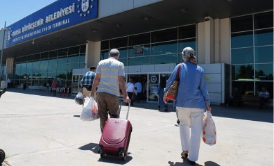 65 Yaş Üstü Terminale Akın Etti