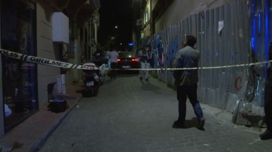 Beyoğlu'nda Silahlı Kavga Açıklaması Ayağından Vurulan Şahıs 2'Nci Kattan Atladı