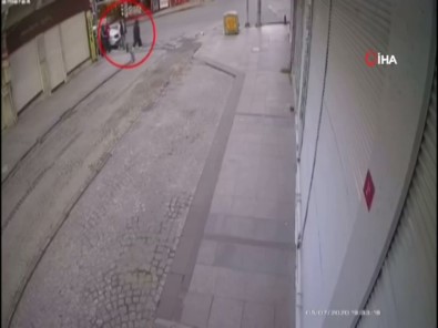 Fatih'te Yolda Sıkıştırılan Nijeryalı İşadamının Cüzdanı Böyle Çalındı