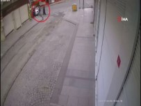 Fatih'te Yolda Sıkıştırılan Nijeryalı İşadamının Cüzdanı Böyle Çalındı