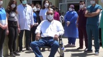 Hakkari'de Kovid-19 Tedavisi Tamamlanan Hasta Alkışlarla Taburcu Edildi