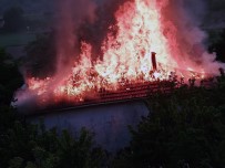İftar Vakti Sıcak Saatler...Gözleme Yaparken Evi Yaktılar Haberi