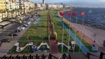 İzmir'de Yeşil Alanlarda 'Çemberli Sosyal Mesafe' Dönemi