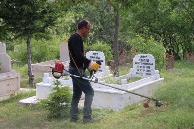 Muhtardan Mahalle Mezarlığına Vefa Hizmeti