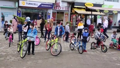 Artvin Hopaspor Kulübü, Çocuklara Bayram Hediyesi Bisiklet Dağıttı