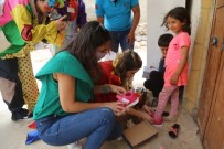 Eyyübiye'de 500 Yetime Elbise Ve Oyuncak Desteği