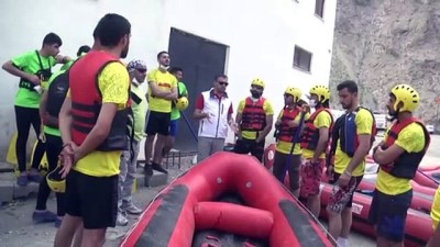 Hakkari'de Düzenlenen Rafting Renkli Görüntüler Oluşturdu