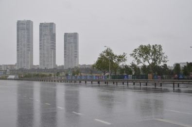 İstanbul Güne Yağmurla Uyandı