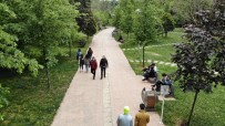 Maçka Parkı'nda Dolaşan Gençler Havadan Görüntülendi