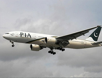 Pakistan'da yolcu uçağı düştü!