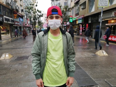 Yağmurlu Hava 20 Yaş Altı Gençlerin Sokağa Çıkmasına Engel Olmadı