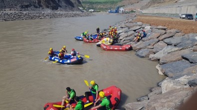 Zap Nehri'nde Rafting Heyecanı