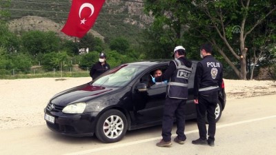 Amasya'da Sokağa Çıkma Kısıtlamasına Uymayan 52 Kişiye Ceza