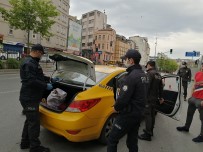 İNİSİYATİF - Beyoğlu'nda polis uygulamasında ilginç olay