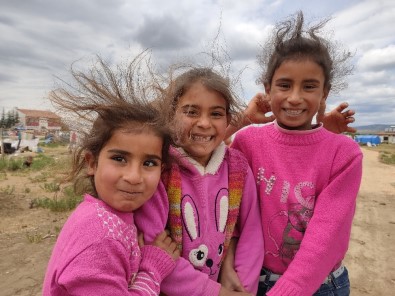 Çadır Çocuklarının Hüzünlü De Olsa Bayram Neşesi