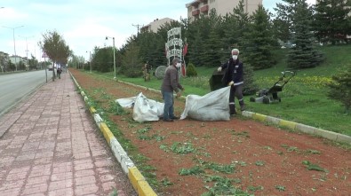 Erzurum'da Cadde Ve Sokaklar Boş Kaldı