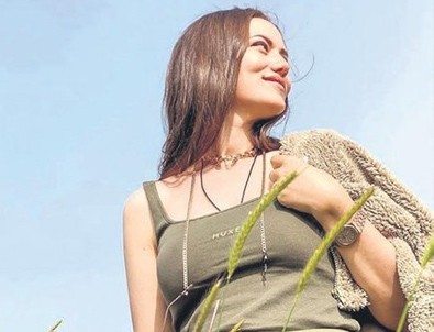 Ve ortaya çıktı! Fahriye Evcen...