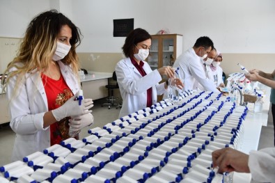 Isparta'da Öğretmenler LGS İçin El Dezenfektanı Üretiyor