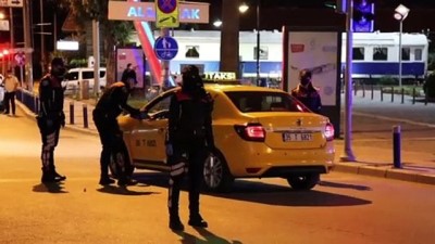İzmir'de Sokağa Çıkma Kısıtlamasının İlk Saatlerinde Uygulama Yapıldı