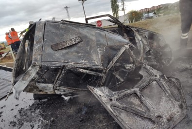 Kaza Yapan Otomobil Yandı Açıklaması 1 Yaralı