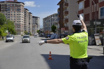 Muş'ta Sokağa Çıkma Kısıtlamasıyla Polis Denetime Başladı