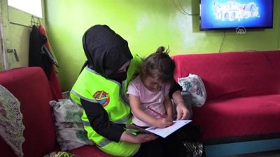 Türk Kızılay Ev Ev Dolaştığı Çocukları Bayramlıklarla Sevindirdi