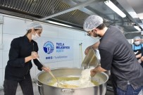 Ünlü Şefler, İhtiyaç Sahibi 65 Yaş Ve Üstü 3 Bin Tuzlalı'ya Bayram Tatlısı Hazırladı