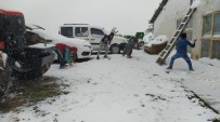Bayramın Tadını Lapa Lapa Yağan Kar Altında Kartopu Oynayarak Çıkarttılar Haberi