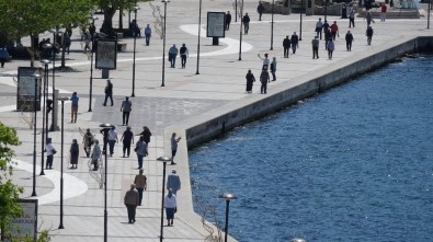 Çanakkale'de 65 Yaş Üstü Sahilde Bayramlaştı