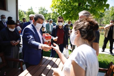 Esenler'de 65 Yaş Üzeri Vatandaşlar Unutulmadı