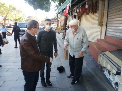 Eyüpsultan'da 65 Yaş Üstü Vatandaşlara Özel Bayramlaşma