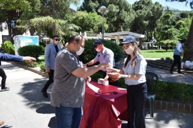 Maske Dağıtımı Ramazan Bayramında Da Devam Etti