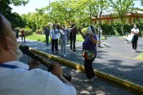 Önce Bayramlaştılar Sonra Göbek Attılar