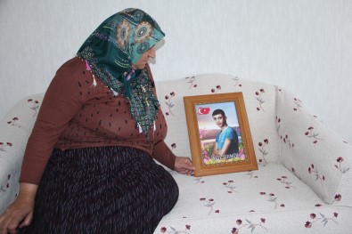 Bakan Soylu, Evlat Nöbetindeki Ailelerin Bayramını Kutladı